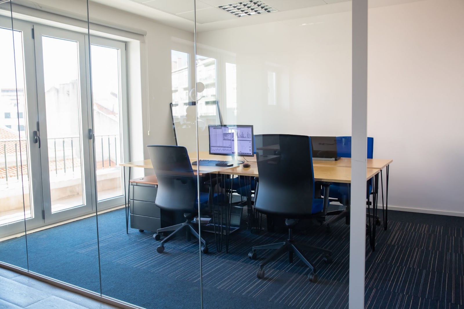 Health and Wellness Benefits of Glass Walls in Offices